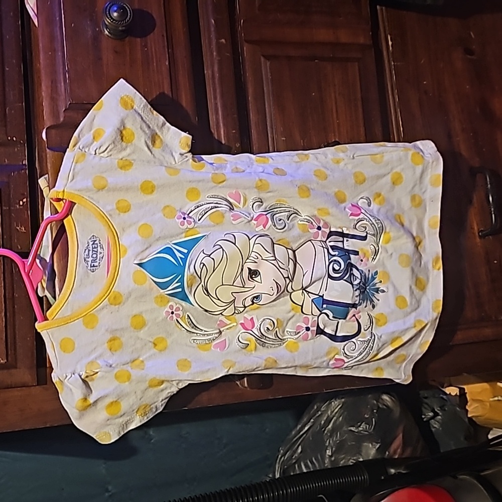 !!.           Girls size 6 top